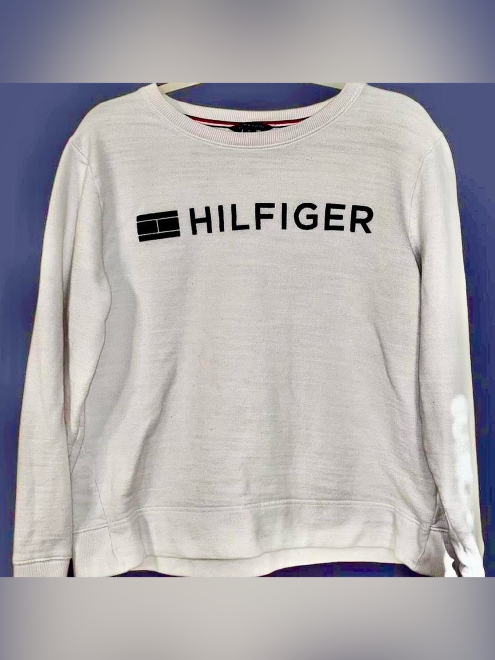 White Tommy Hilfiger crewneck sweatshirt with embroidered logo